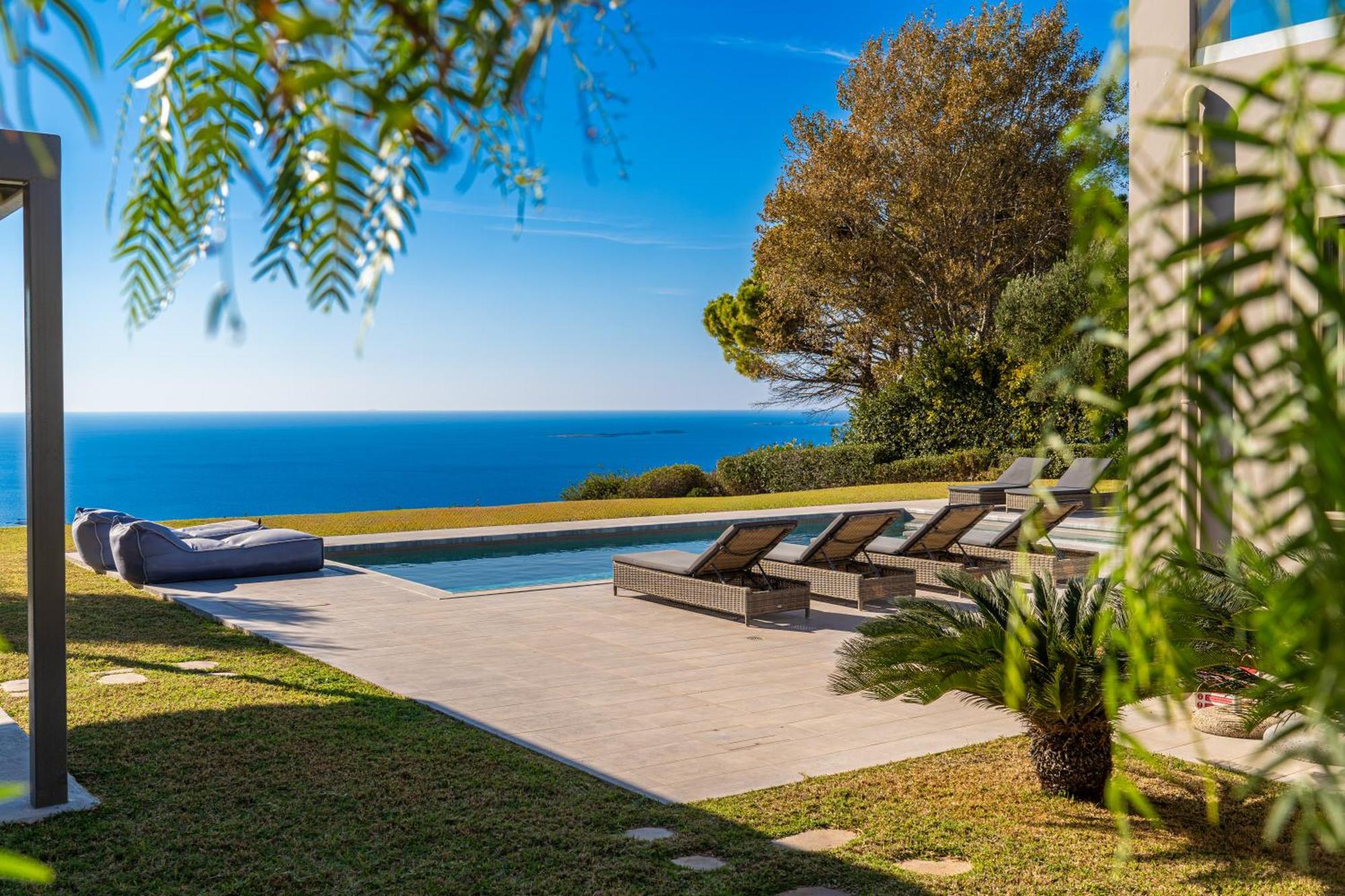 Grande Azzurro In Lakithra Villa Exterior photo